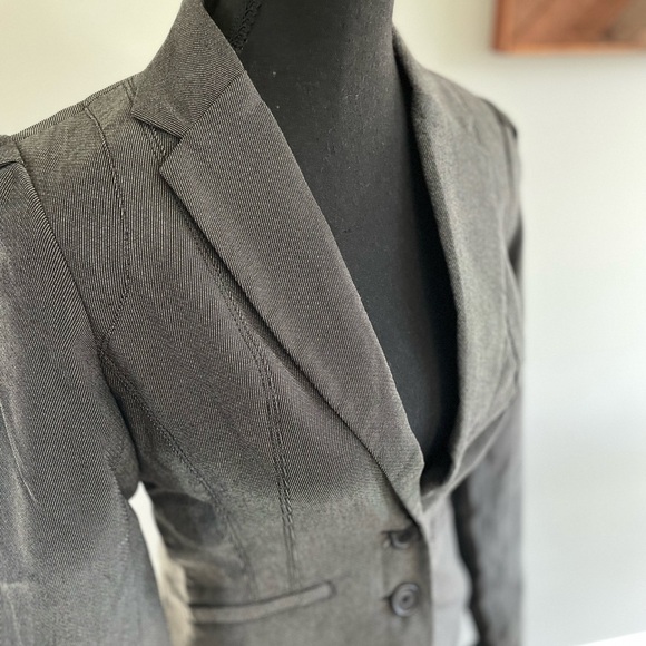 Grey Smart Set Skirt Suite Size 2 - Picture 1 of 6